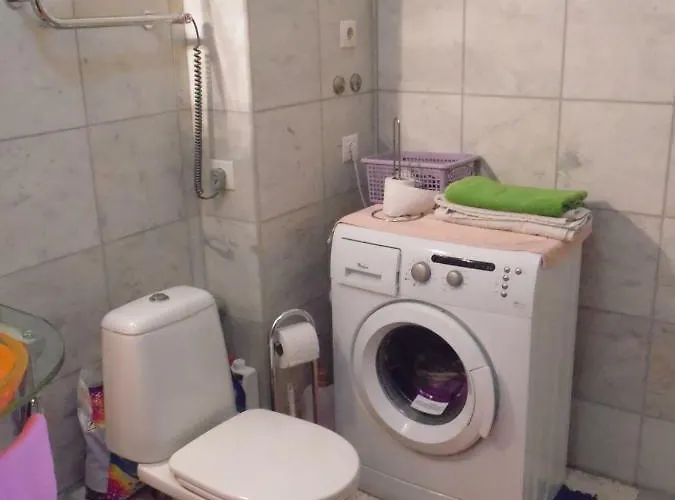 Near Airport 아파트